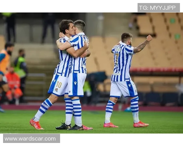 西甲精彩对决本菲卡与AC米兰战成平局帽子戏法引发全场狂欢