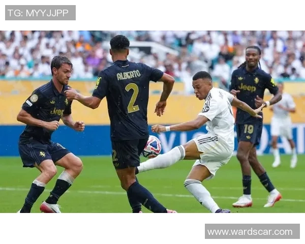 中超盛宴:皇马与AC米兰激战成和帽子戏法引发全场热潮 中超盛宴:皇马与AC米兰激战成和帽子戏法引发全场热潮