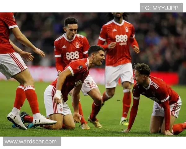 英超惊天冷门里昂4-0横扫利物浦全场沸腾